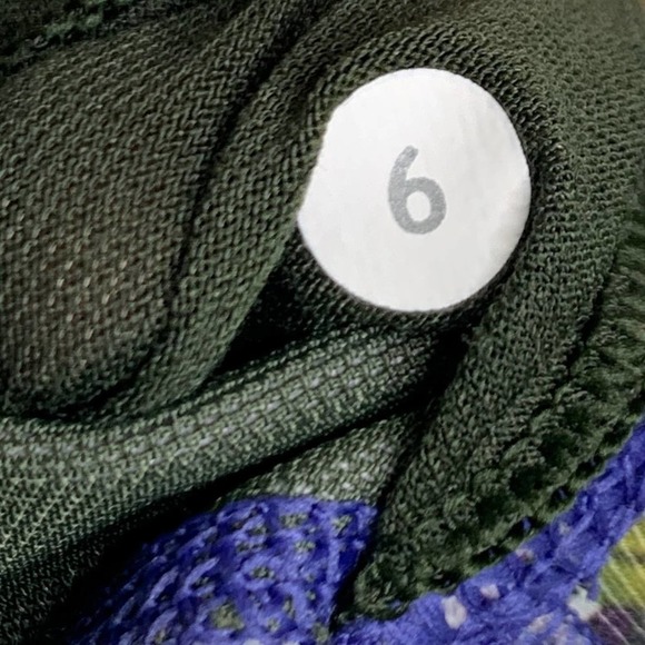 Lululemon Flow Y Sports Bra Floral Multi Gator Green Luon Workout FLAW Size 6 - Picture 7 of 8